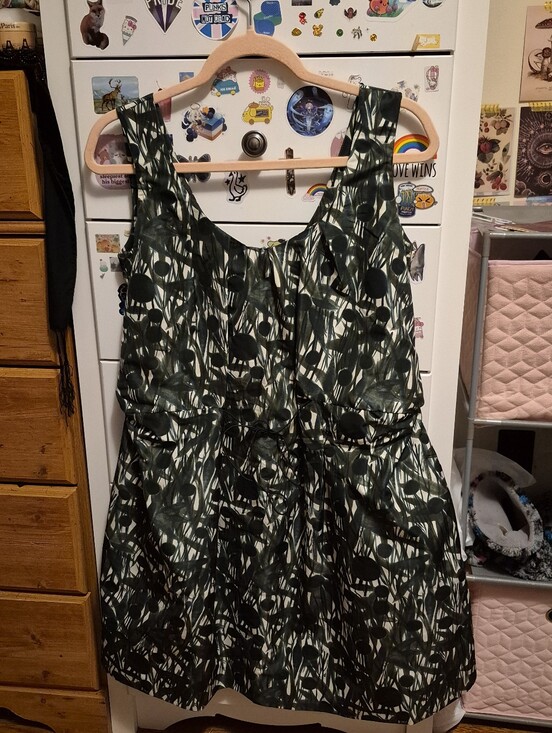 Marni Dresses & Skirts - Marni Dark Green Painted Leaves Dress